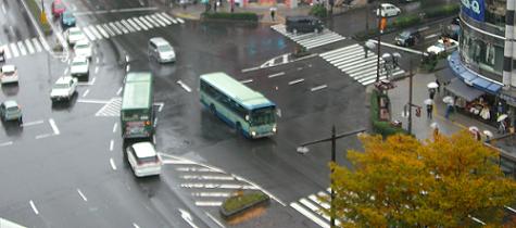 外は小雨が降っています。