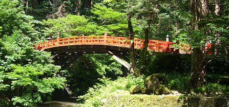 祓川と神橋