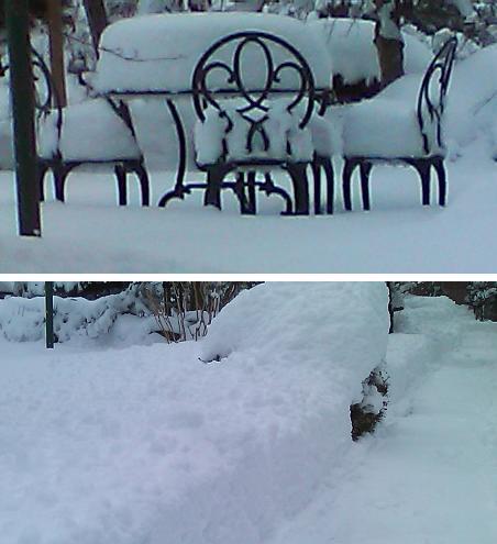 ガーデンチェアに積雪
