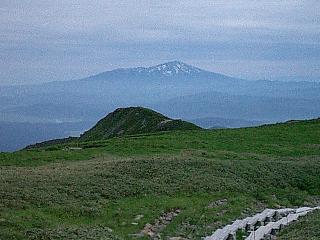 月山山頂付近から眺める『鳥海山』